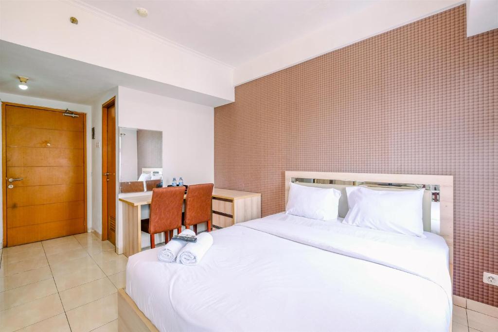 Simply Look Studio Room at Margonda Residence 2 Apartment By Travelio, Depok