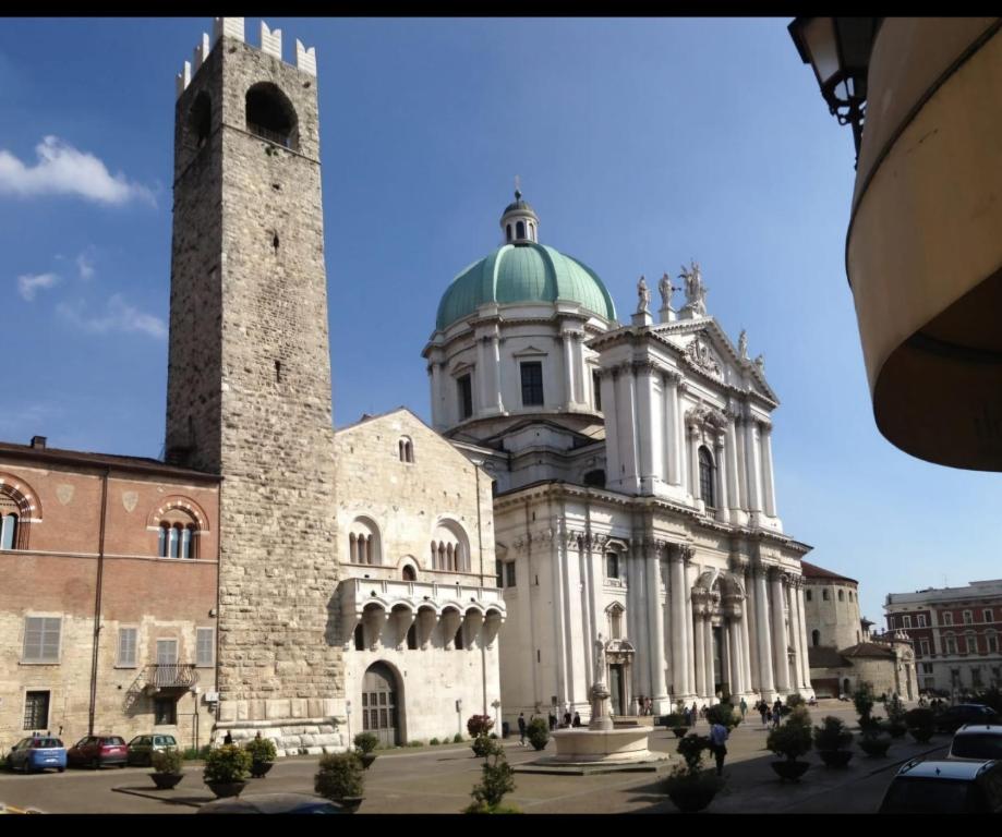 Maison Veleno - Downtown Brescia - 3