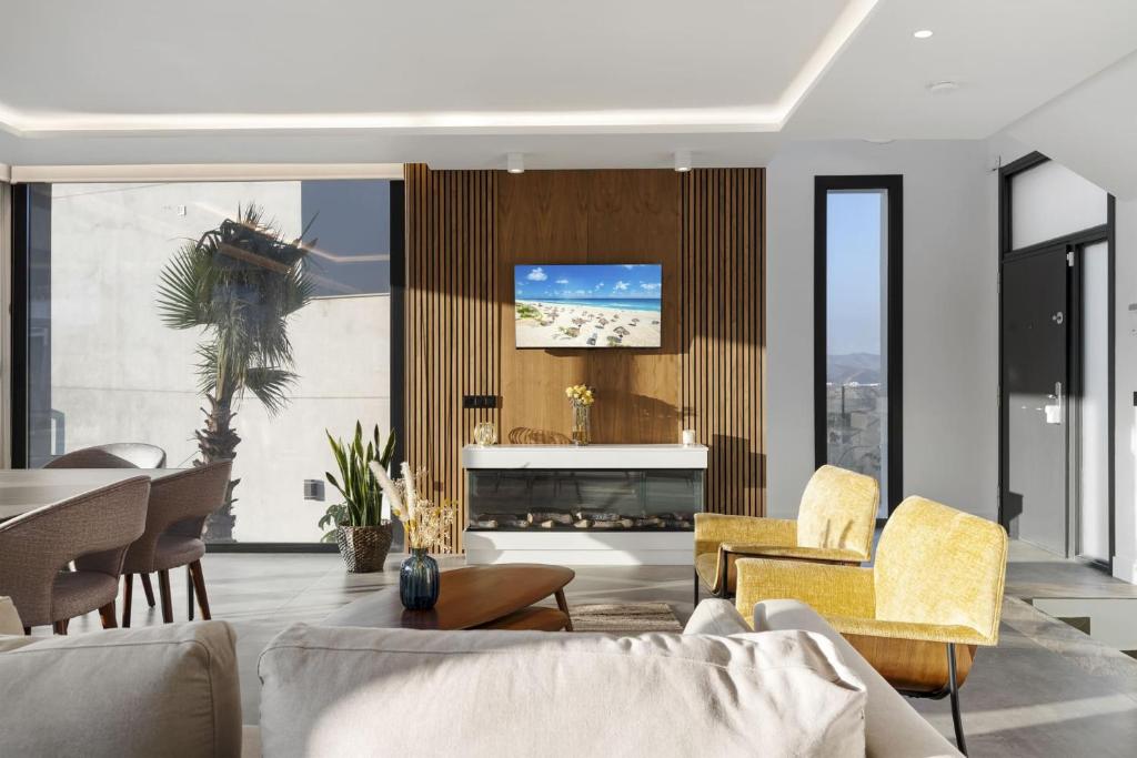 ViVi Homes -Villa Kolibri Pool, Terrace & Golf - 3