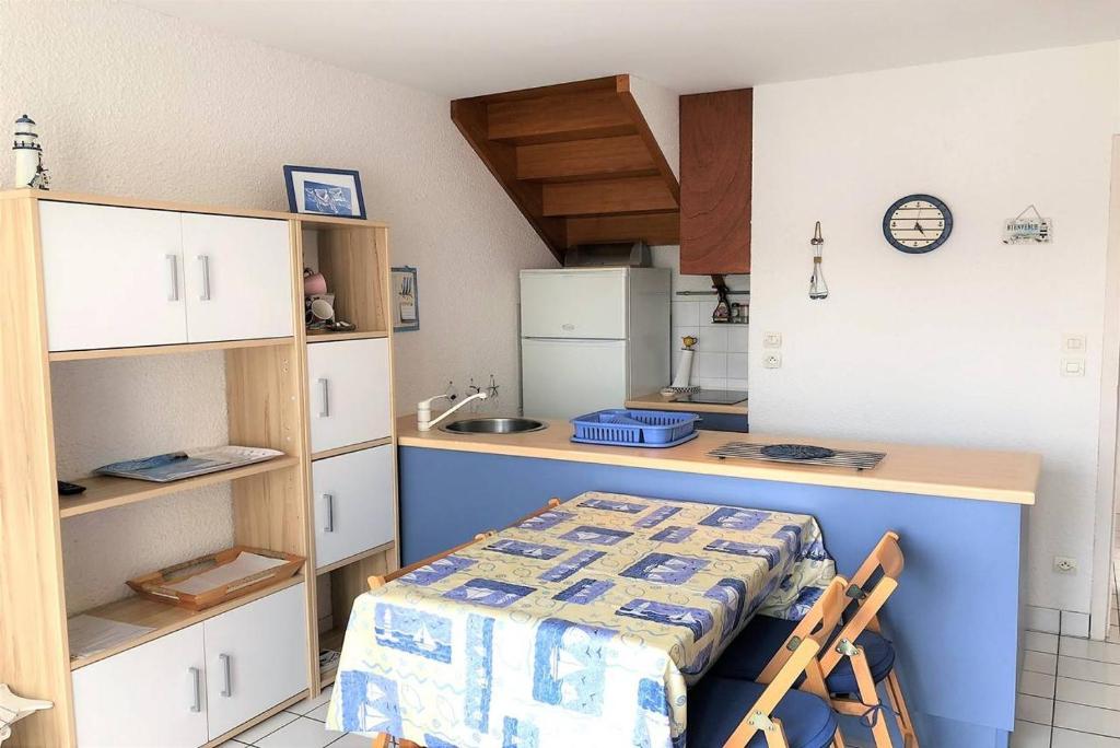 Appartement avec terrasse à 100m plage St-Guirec à PLOUMANAC'H - Réf 896 - 3