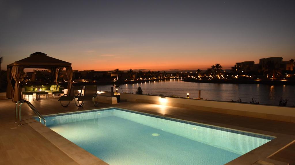 Tulip Star Hawana, Salála