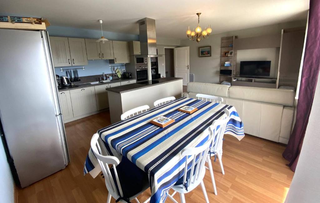 Appartement avec WIFI, balcon au centre de PERROS-GUIREC - Réf 959 - 2