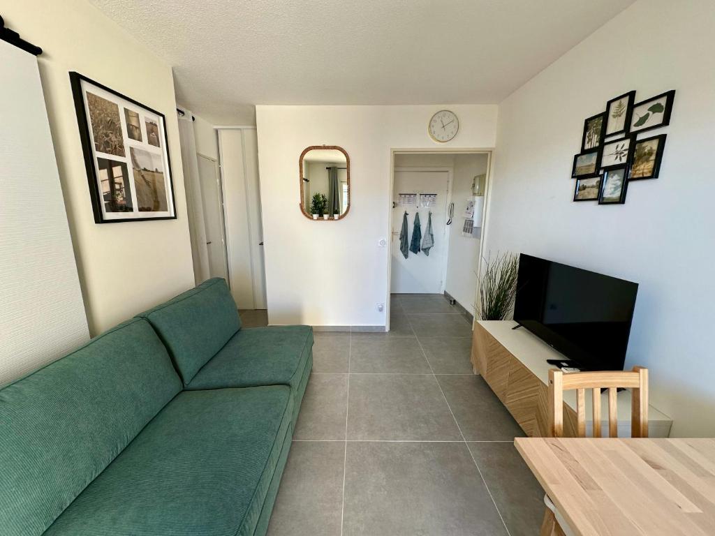 Side Ocean View Studio, 24H Check-In and Out, Air Conditioner, Close to Airport - 3