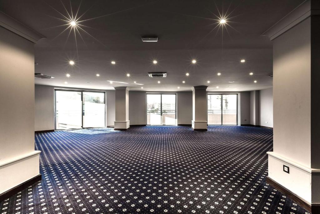 Tárgyalóterem/bálterem