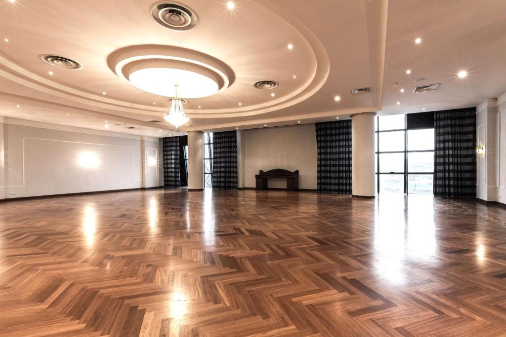 Tárgyalóterem/bálterem