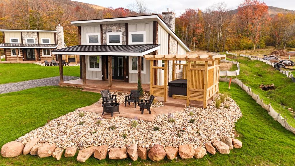 VVCR - Cabin 6 (1-Bed, Modern, Luxury w. Hot Tub), Davis