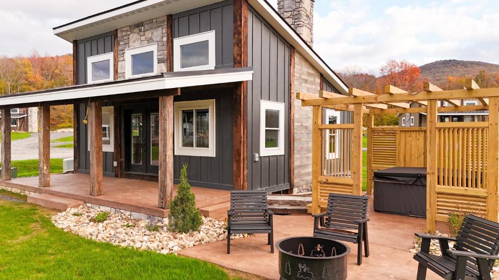 Valley View Resort Cabin #3, 1-Bed, Modern-Luxury with Hot Tub in Canaan Valley, WV, Davis