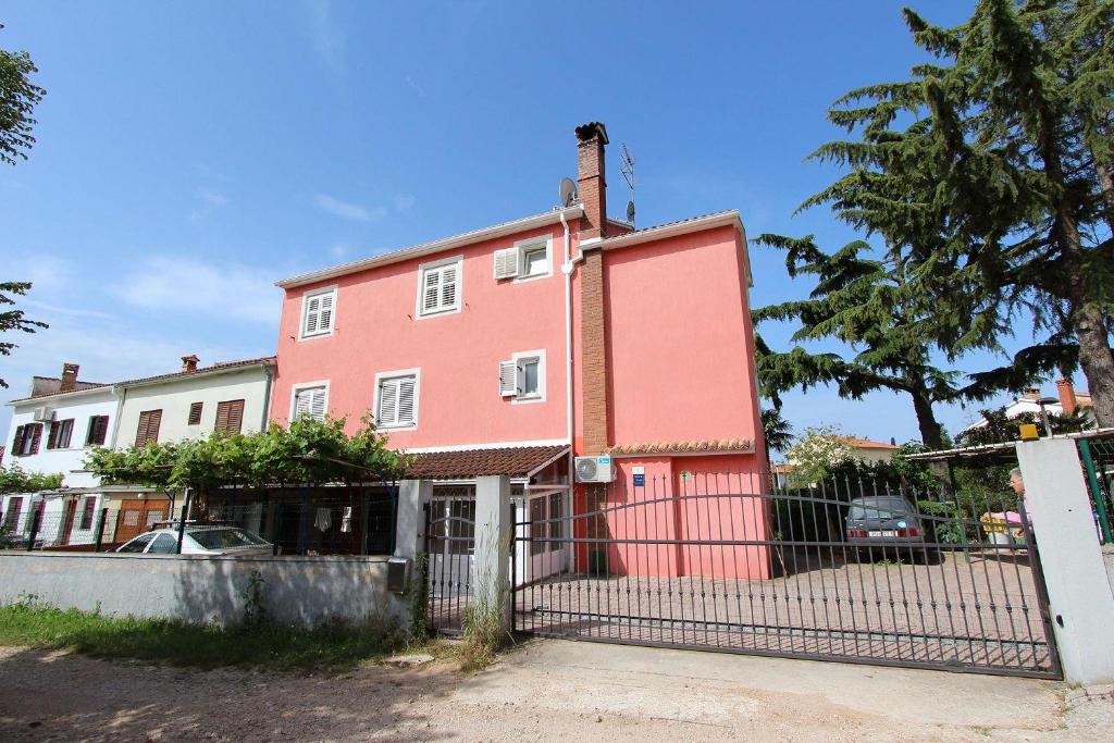 Traumhaftes Apartment in Rovinj nur 300 Meter zum Strand mit Taxibootverbindung, Rovinj