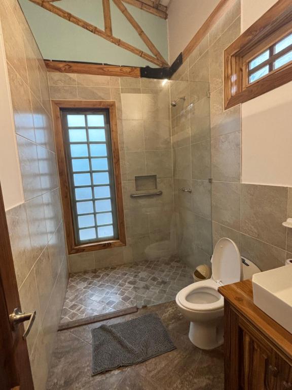 Sirena's Beach and Surf Club - 3