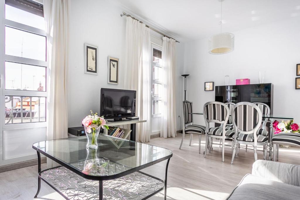 Stunning with Magnificient terrace La Maestranza - 4