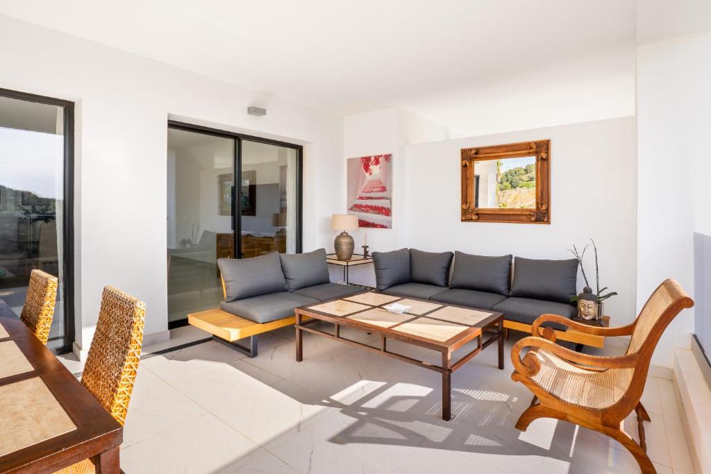 Luxury 2 bedroom apartment - 3