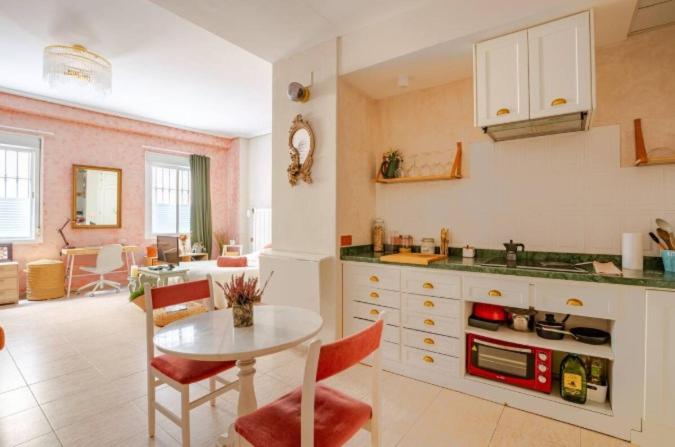 Serva La Bari Studio, Sevilla