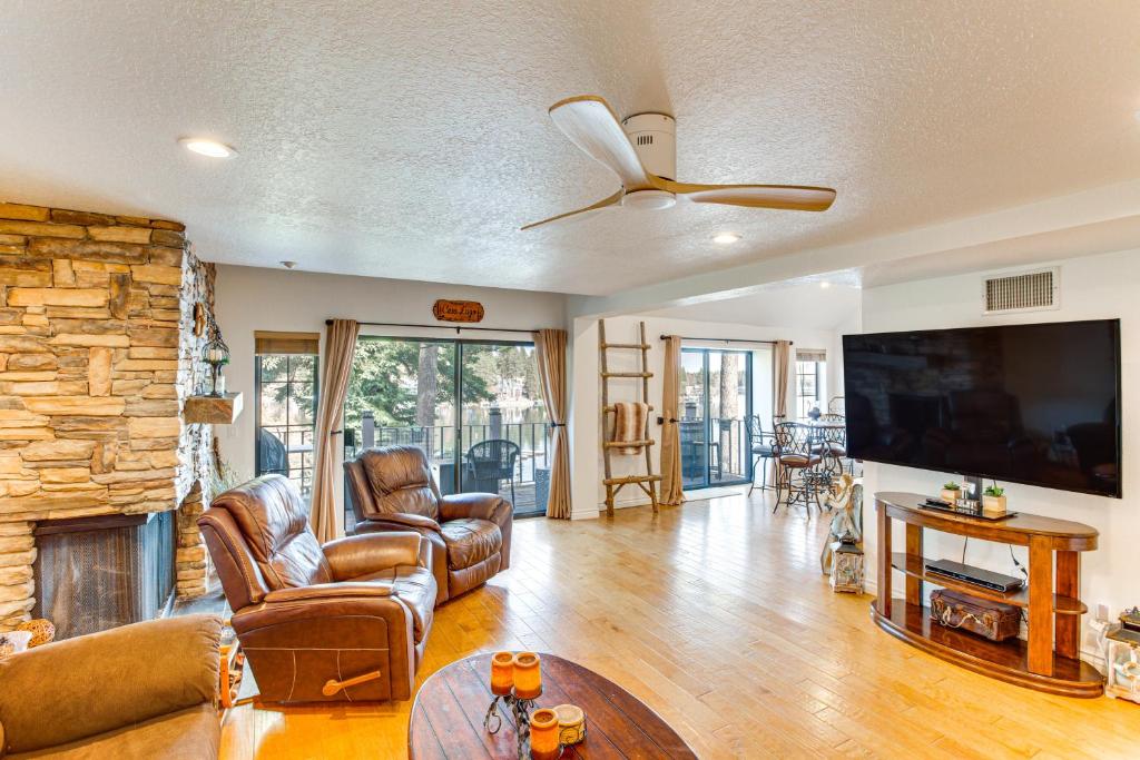 Central Condo with Water Views in Lake Arrowhead!, Lake Arrowhead
