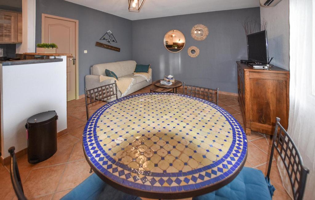 Stunning Home In Vaison-La-Romaine With Wifi - 3
