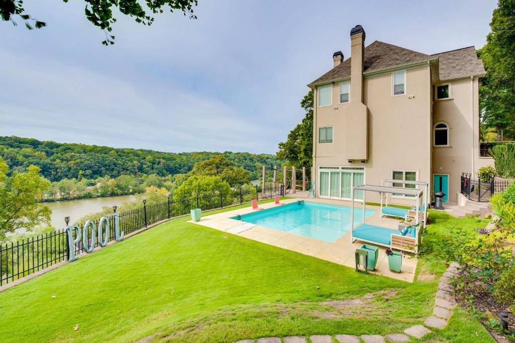 Modern Retreat with River View in Roswell!, Roswell