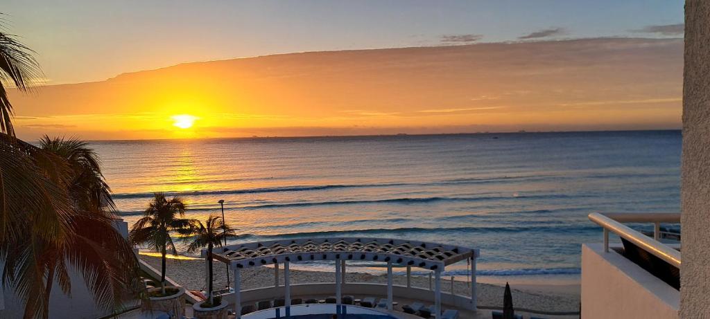 SUNSET FISHERMEN BEACH & SPA RESORT-Optional All Inclusive- 3 UNITS CHOICE-ROOM - 344A Ocean view with terrace- ROOM 344B No terrace, View from window to park - STUDIO 344C Ocean View Studio for 2- Playacar Beach, Phase 1-NO ELEVATOR! - 2