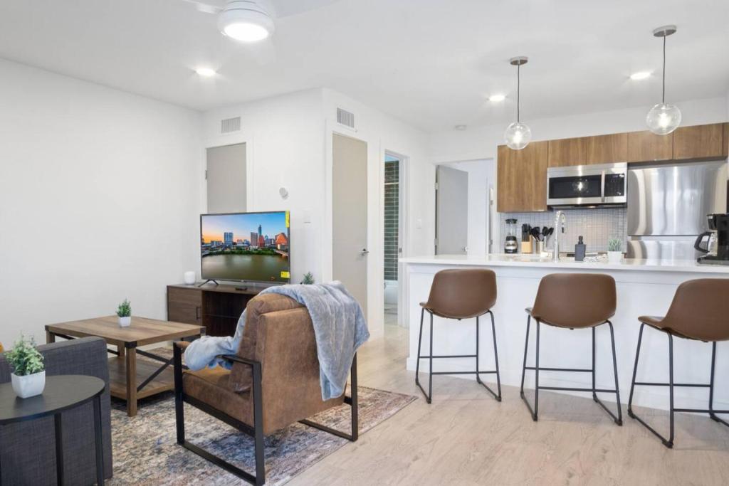 Modern Unit 5 min to Downtown Austin, Austin