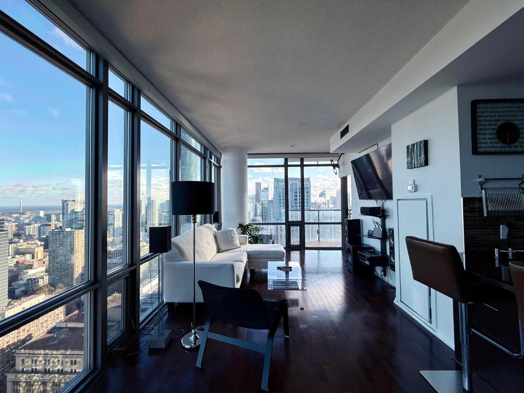 44th Floor, Panoramic Views, Bay Corridor Downtown Toronto Condo, Toronto