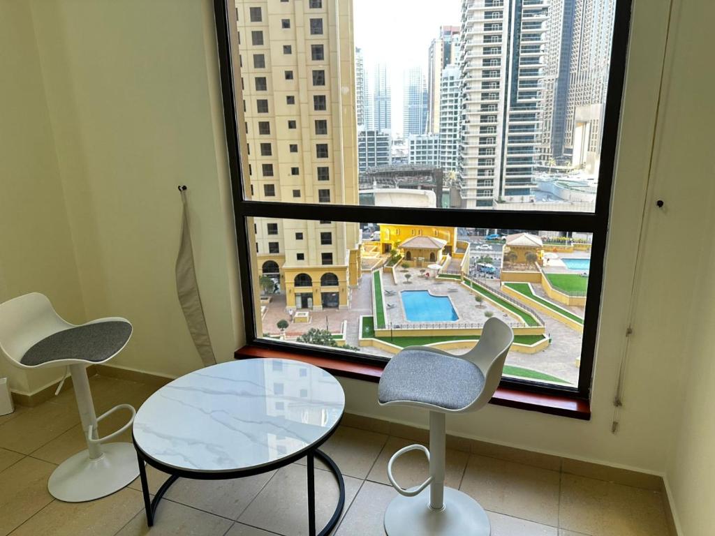 HOT MASTER BED ROOM - JBR WALK Marina, Dubaï