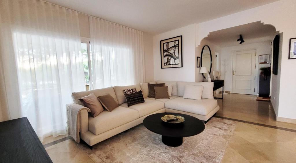 Apartment in El Presidente Beach Side New Golden Mile - 4