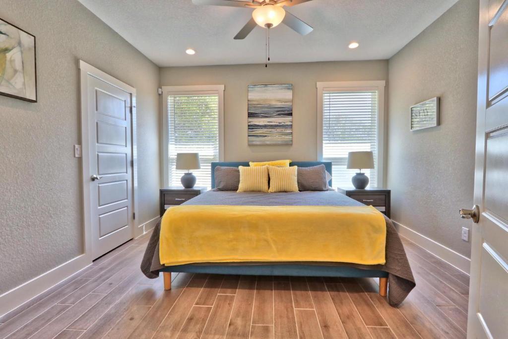 Treasure Cove, Canyon Lake