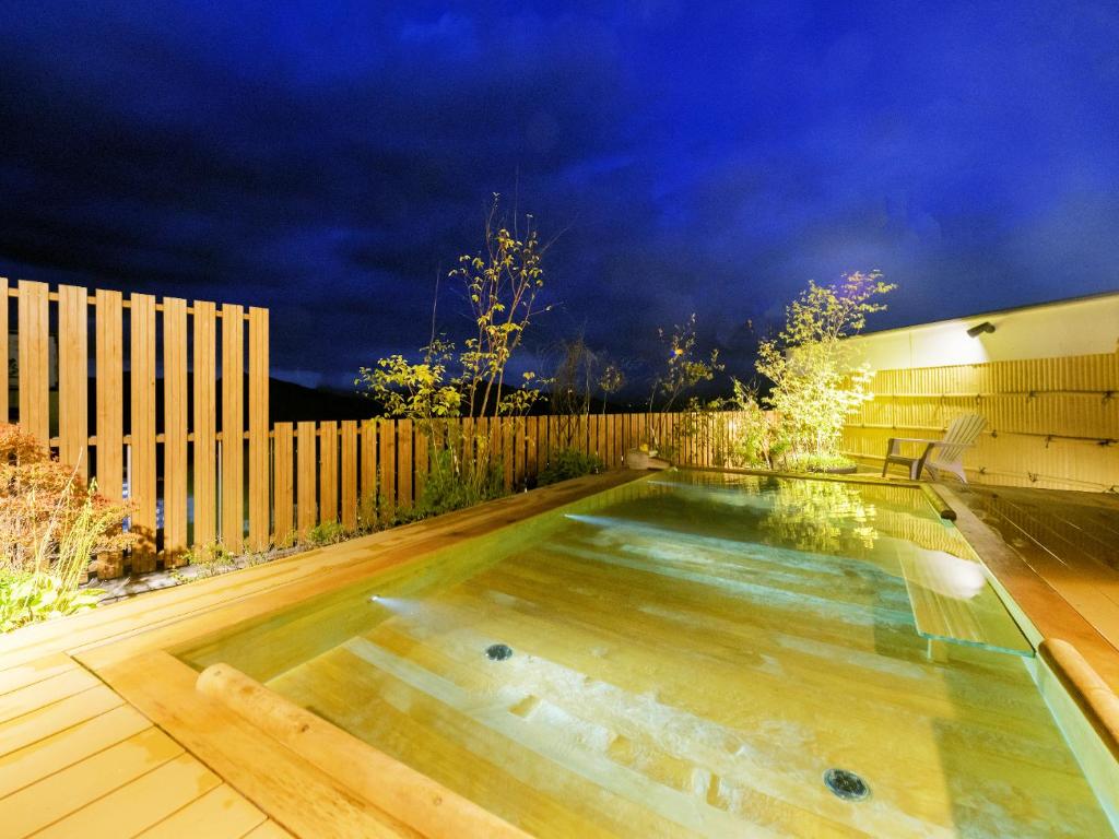 Hot spring bath