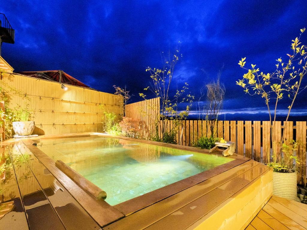 Hot spring bath
