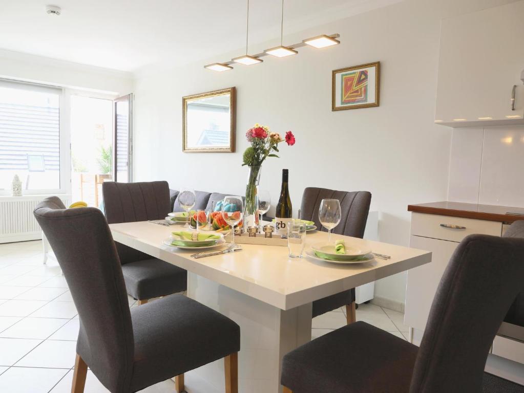 Moderne 2 Zimmerwohnung mit großzügigem Südbalkon in der ersten Etage, Westerland