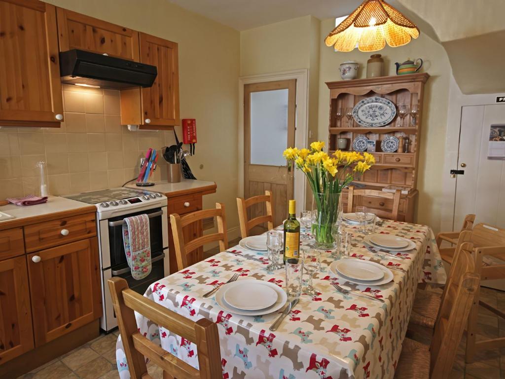 8 Church Street, Salcombe photo 5