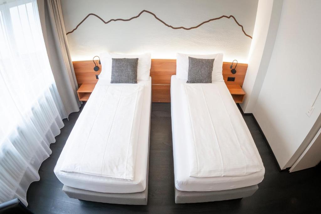 Hotel Merkur - West Station - 5