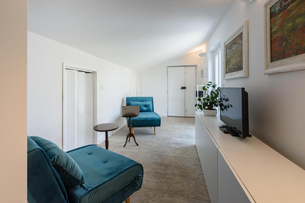 The Luxor Suites - Larione - 3