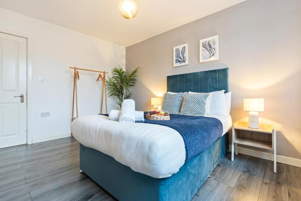 Stylish New Apartment - Free Wifi & Netflix - Parking 3MH, Old Hill