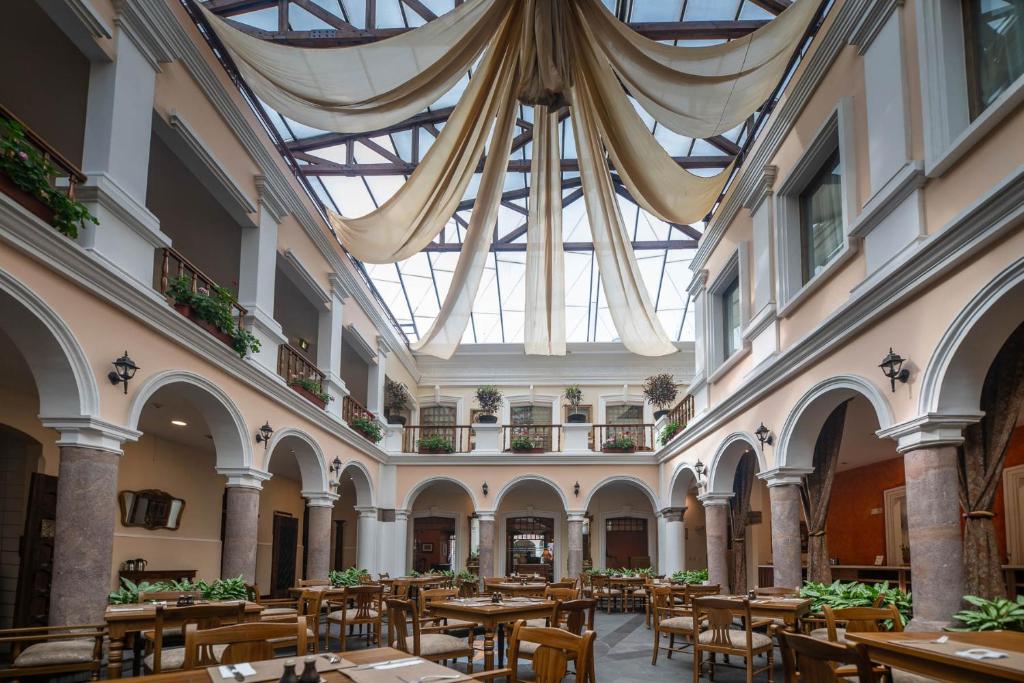 Hotel Patio Andaluz의 아름다운 내부 전경