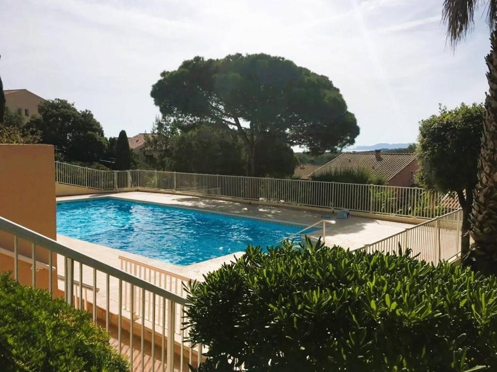 HYEGUY Appartement pour 3 personnes en rez de jardin avec piscine commune à Giens - 2