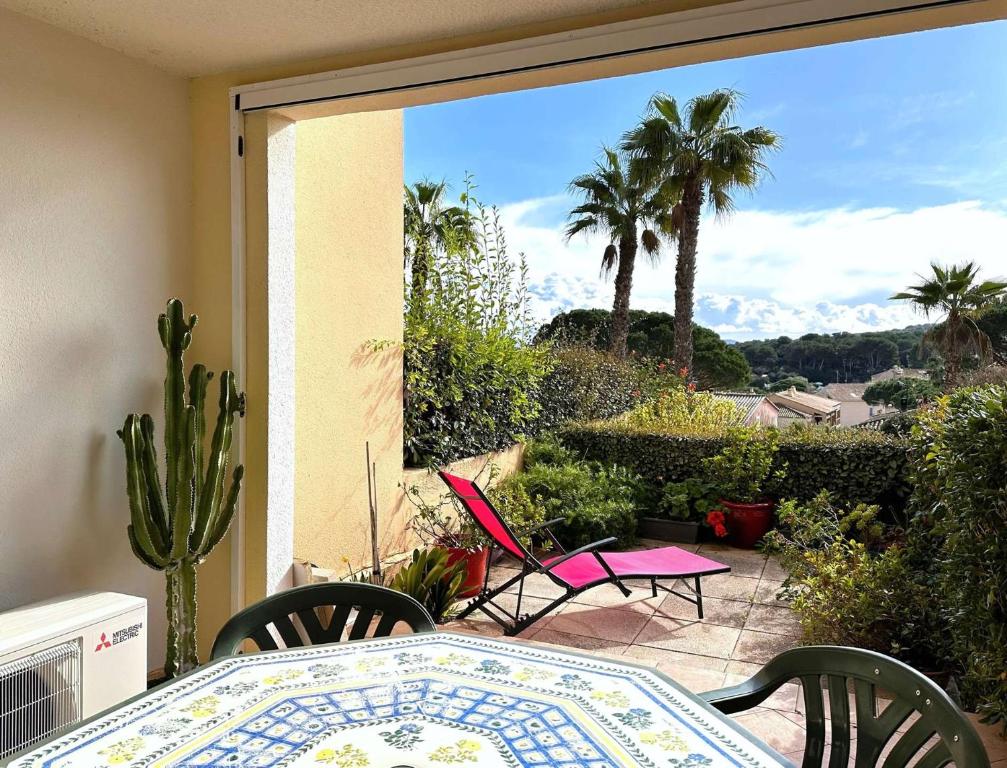 HYEGUY Appartement pour 3 personnes en rez de jardin avec piscine commune à Giens - 5