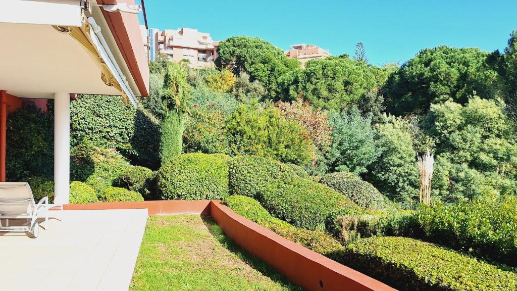 Superbe appartement terrasse piscine vue panoramique mer et montagnes - 5