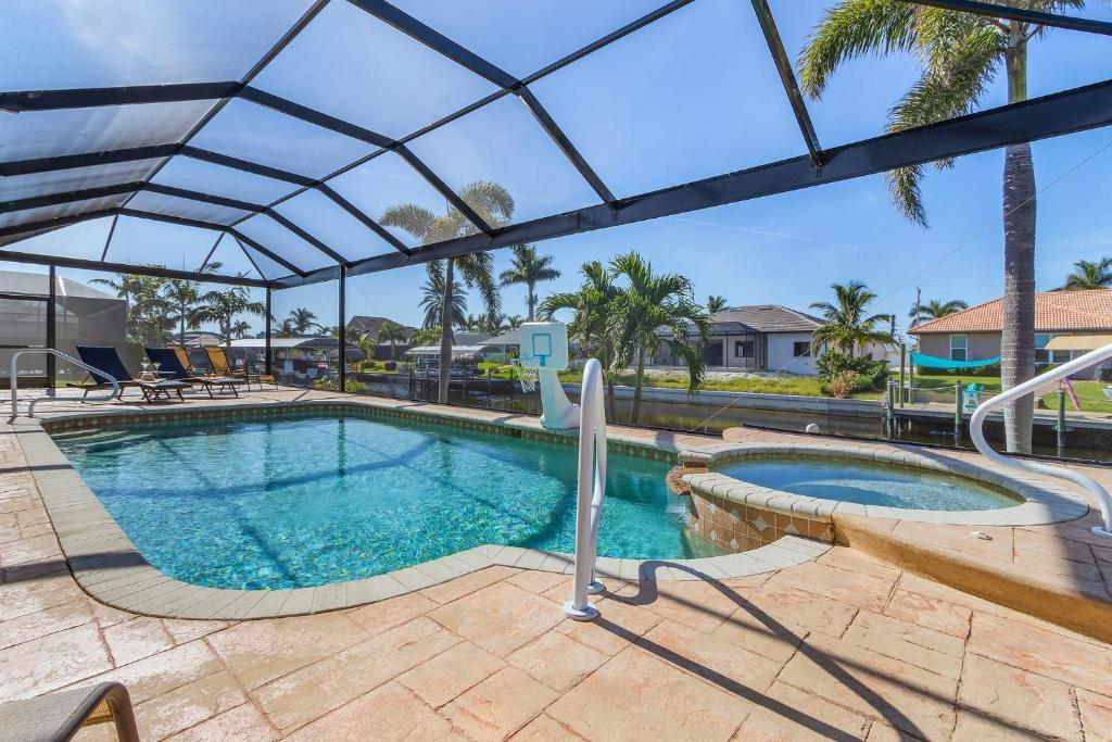 Bicycles, Heated Pool and Spa - Villa Lazy Palm- Roelens, Cape Coral