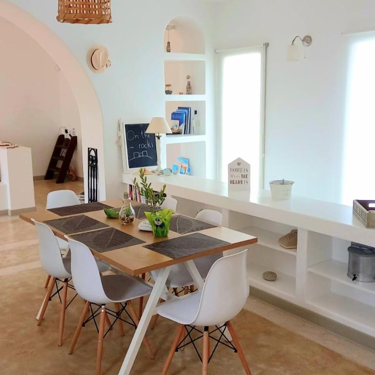 Piperi On The Rocks, Nausa