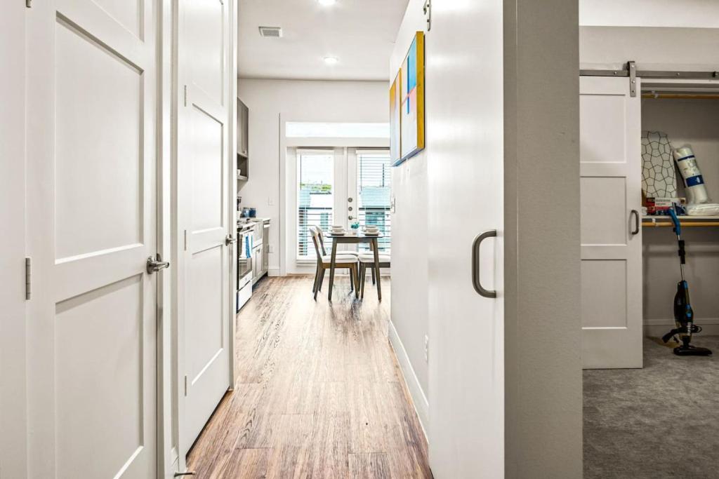 Luxurious New Unit 1Bd1Ba Pool, Golf Sim, Austin