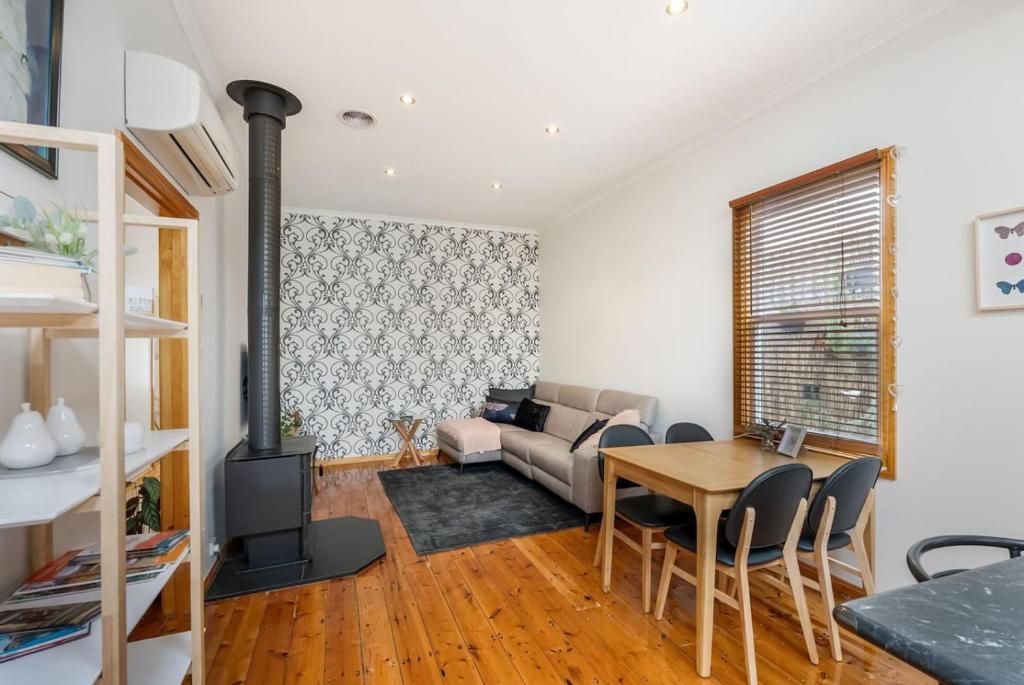 Cosy and Private Escape in the Bay, Sandy Bay