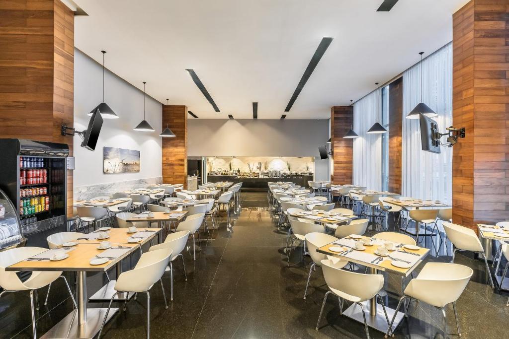 Restaurant, Fiesta Inn Merida in Merida