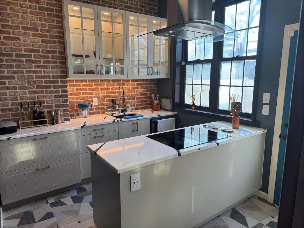 NEW Modern Private Entrance 2 BD Apt Minutes to NYC, Jersey City