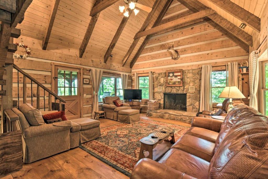 Treehouse Retreat, Dillard