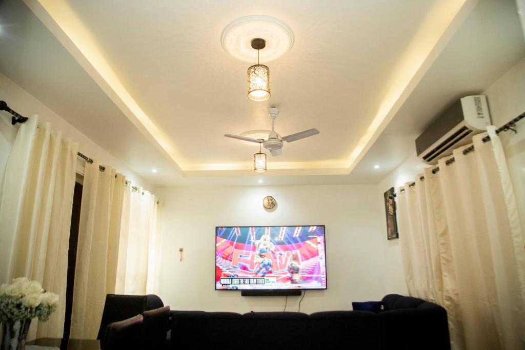 KIN ZIGGY's APT, Accra