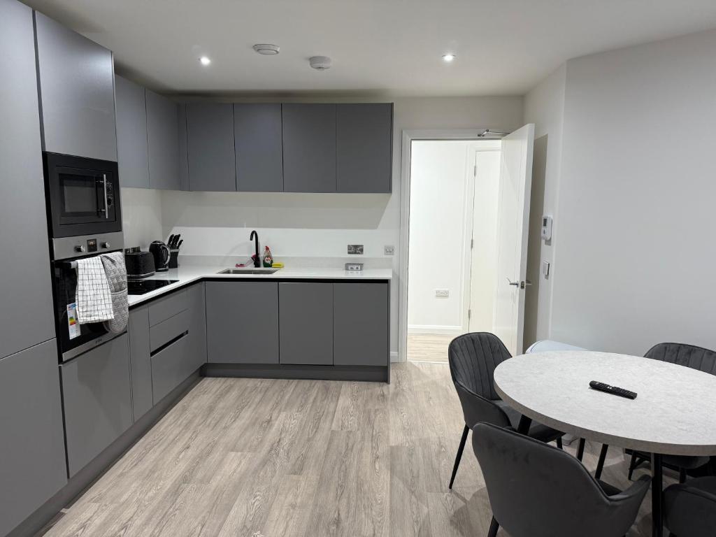 Modern - City Centre - 2BR APT, Belfast