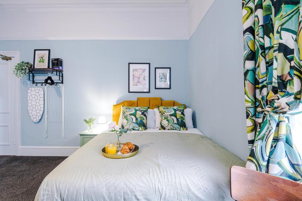 Victoria Park Studio 2 - Town Centre Gem, Free Parking, Netflix & Amazon Prime, Leamington Spa