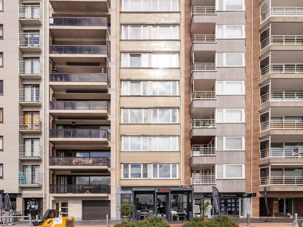 Flat in Blankenberge with Marina Views, Blankenberge
