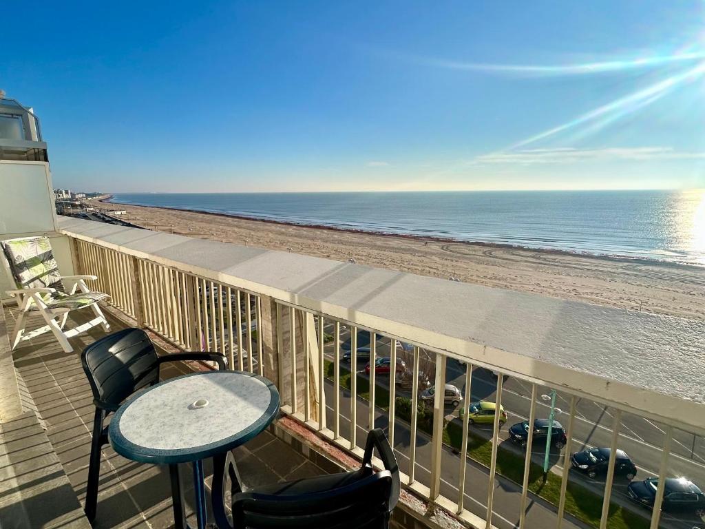 Appartement bord de mer avec balcon et parking - FR-1-652-47 - 1