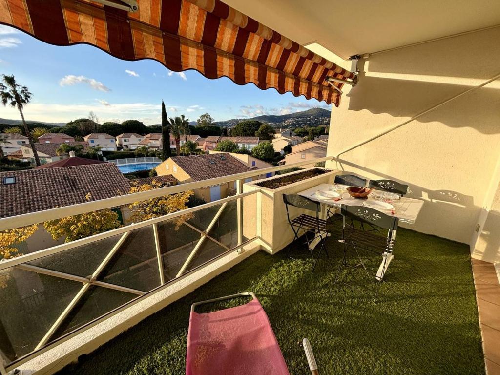 T2 Climatisé Proche Plage avec Terrasse et Garage - FR-1-816-14 - 2