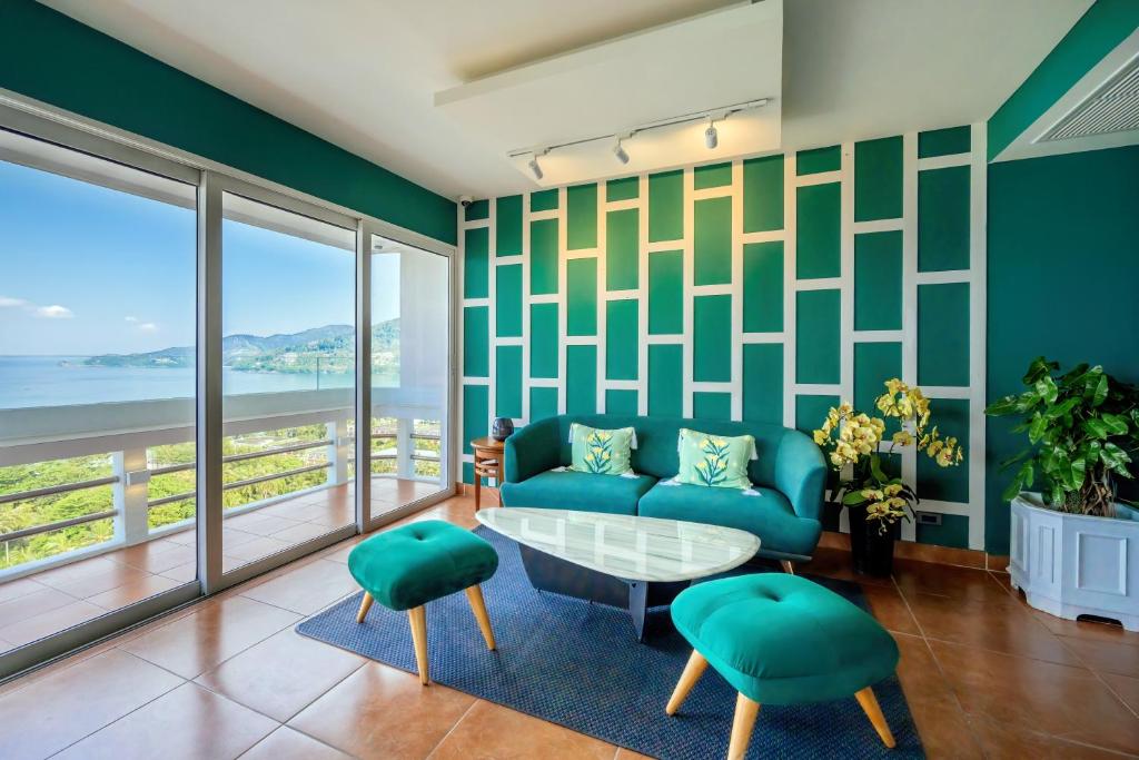 Bar/lounge, Andaman Beach Suites Hotel in Phuket